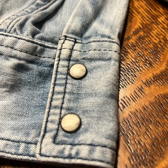 American Eagle Denim Shirt Retro Vintage Look Pearl Buttons Western Women's M - Picture 9 of 9